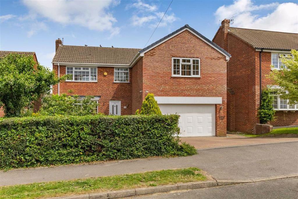 Chartwell Avenue, Wingerworth, Chesterfield, S42 4 bed detached house