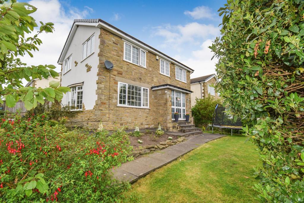 Landsmoor Grove, Bingley, West Yorkshire 4 bed detached house £475,000