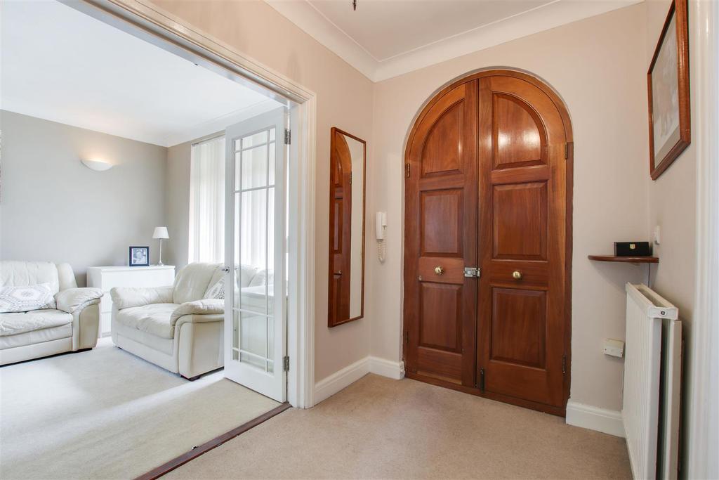 Cedar Park Road, Enfield 5 bed detached house £850,000