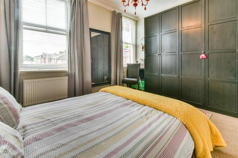 4 bedroom house for sale - Cameron Grove, York