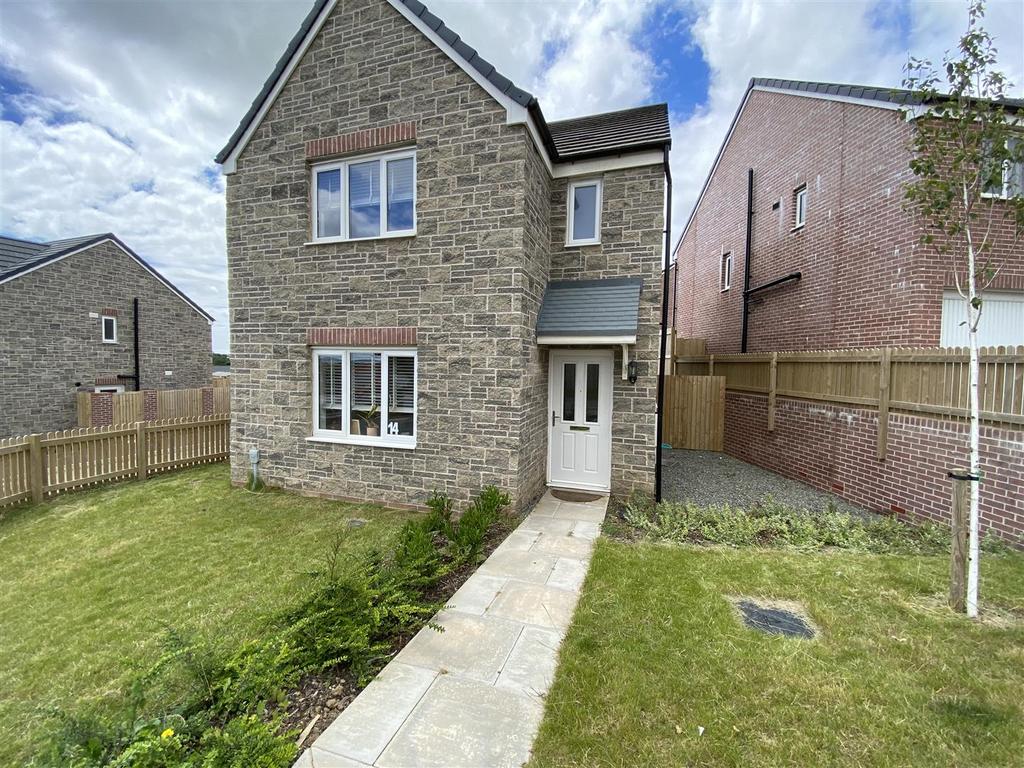 Tasker Way, Haverfordwest 3 bed detached house for sale £250,000