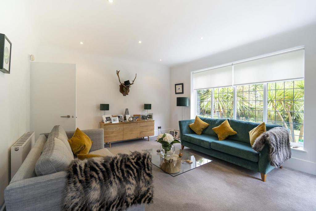 88 Queen Alexandra Road-17.jpg