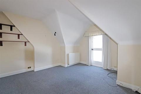 2 bedroom flat for sale - Cobham Road, Westcliff-On-Sea