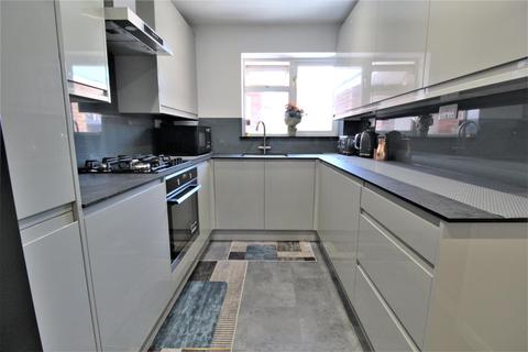 41 Foxes Way, Warwick, CV34 6AX