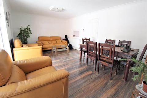 41 Foxes Way, Warwick, CV34 6AX