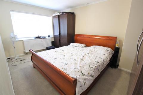 41 Foxes Way, Warwick, CV34 6AX