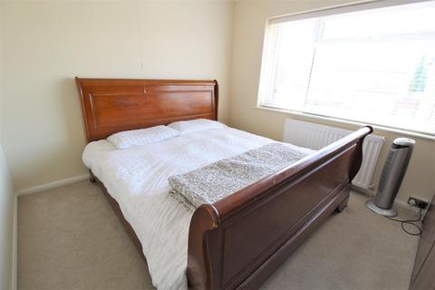 41 Foxes Way, Warwick, CV34 6AX