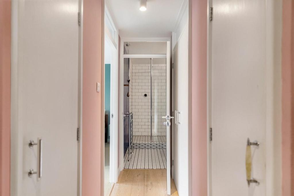 Hallway (2).jpg