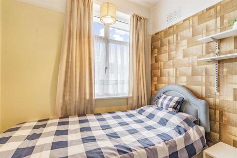 63 Westhurst Drive, Chislehurst, BR7 6HS