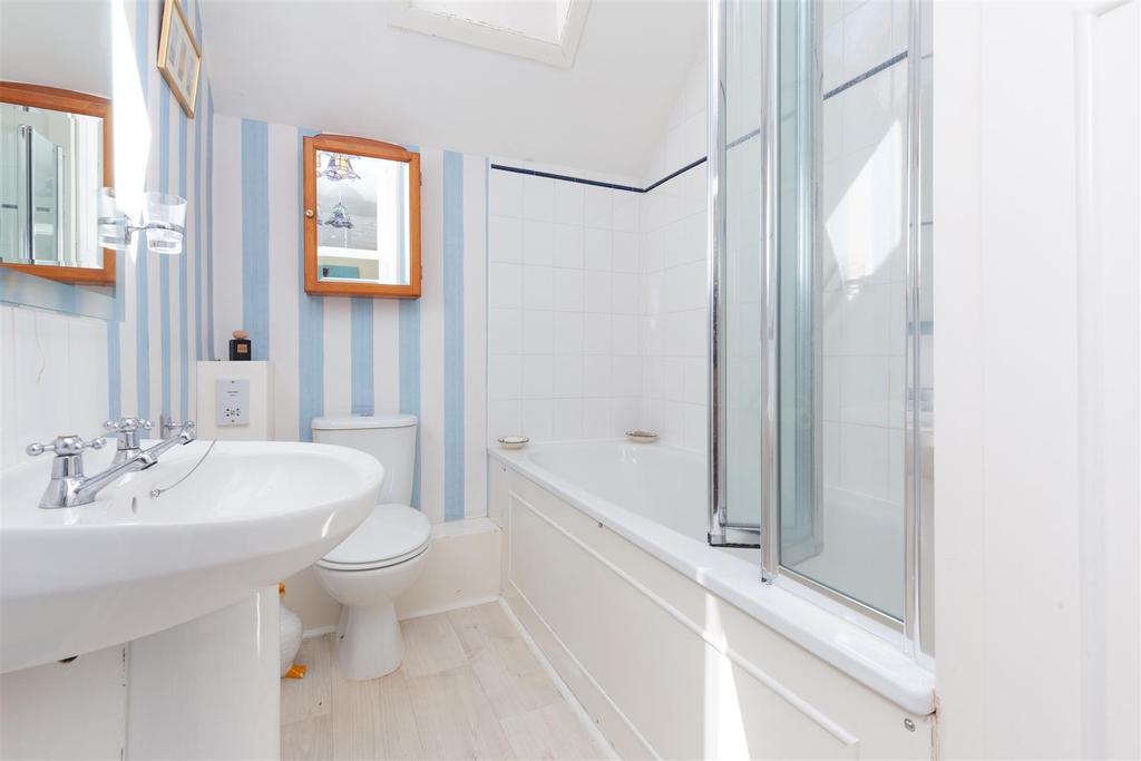 Family Bathroom.jpg