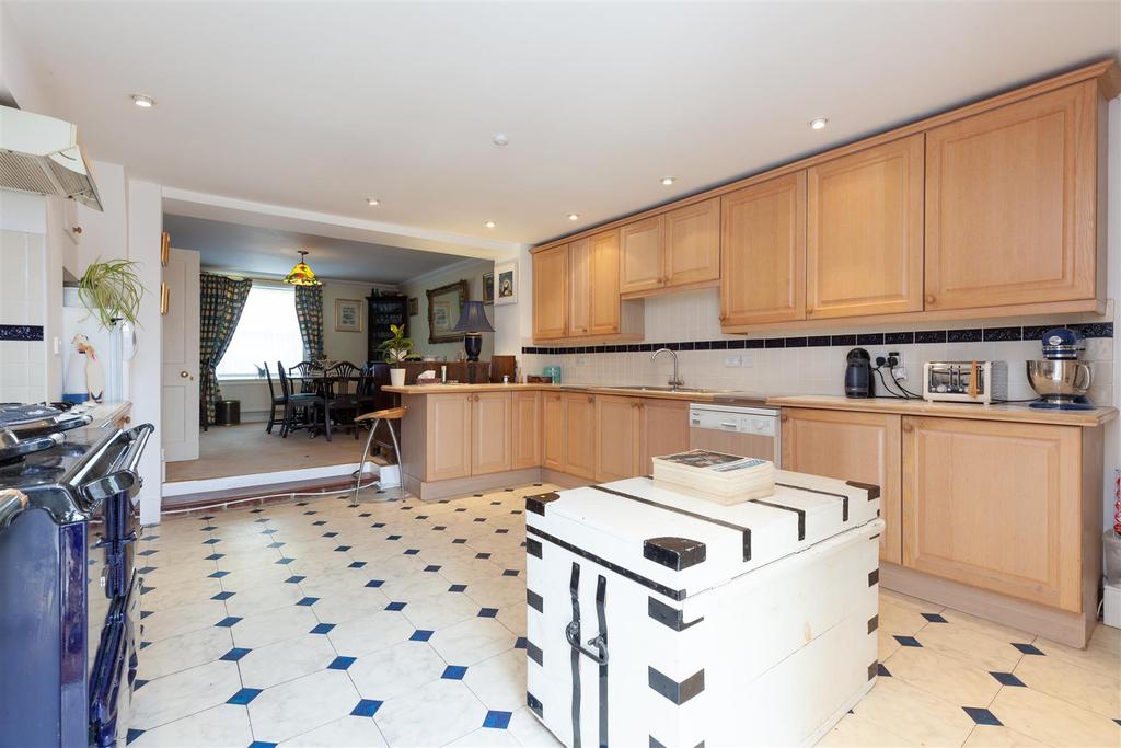 Kitchen 1.jpg