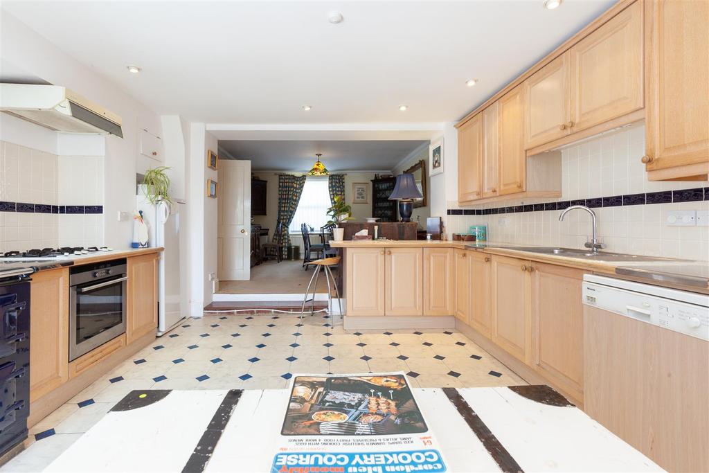 Kitchen 3.jpg