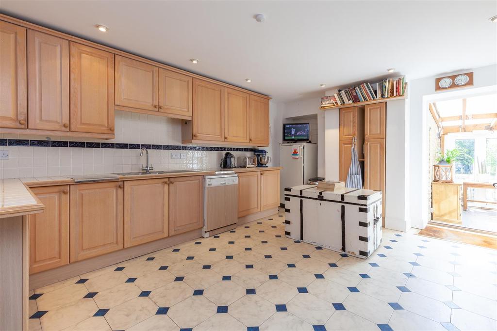 Kitchen 4.jpg