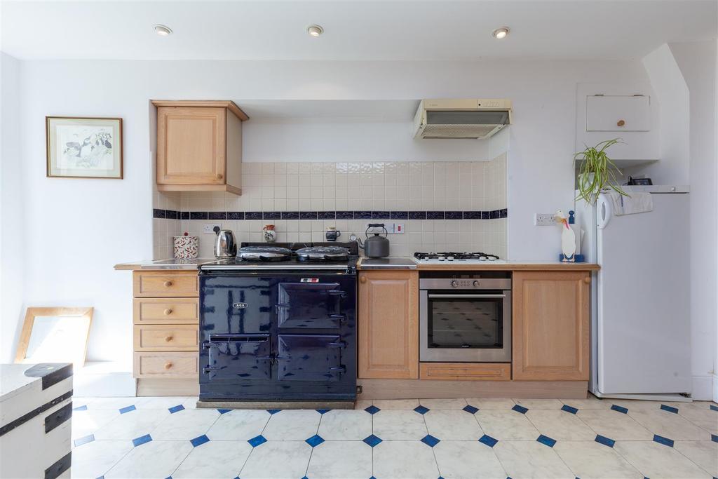 Kitchen 5.jpg