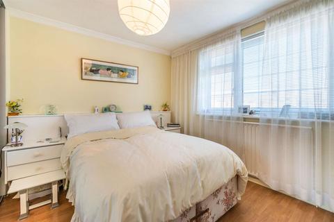 19 Reed Close, London, SE12 8UD