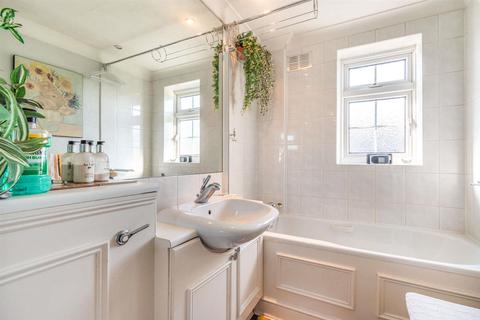 19 Reed Close, London, SE12 8UD