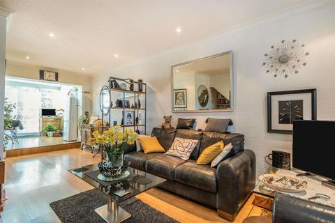19 Reed Close, London, SE12 8UD