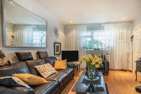 19 Reed Close, London, SE12 8UD