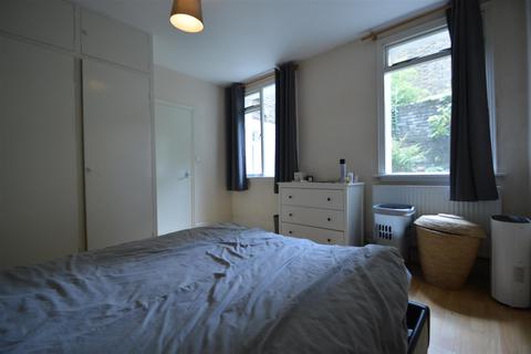 1 bedroom flat to rent - St. Andrews Square, Surbiton
