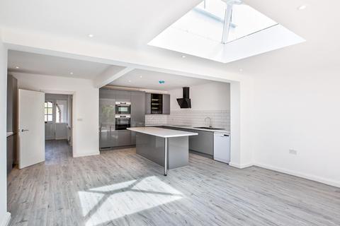 109 Green Lane, Chislehurst, BR7 6AT