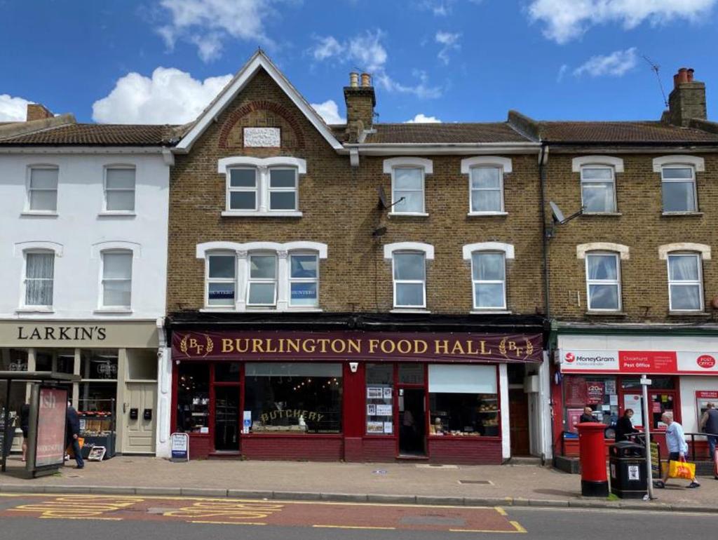 High Street, Chislehurst, Kent, BR7 5AQ Property £800,000