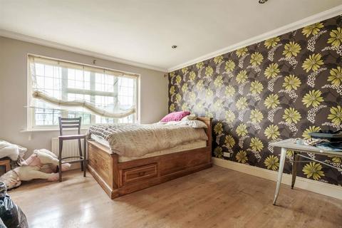 15 Brabourne Rise, Beckenham, BR3 6SQ