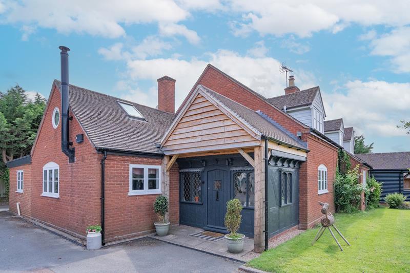 The Vines, Baughton, Worcestershire, WR8 9DQ 5 bed detached house for