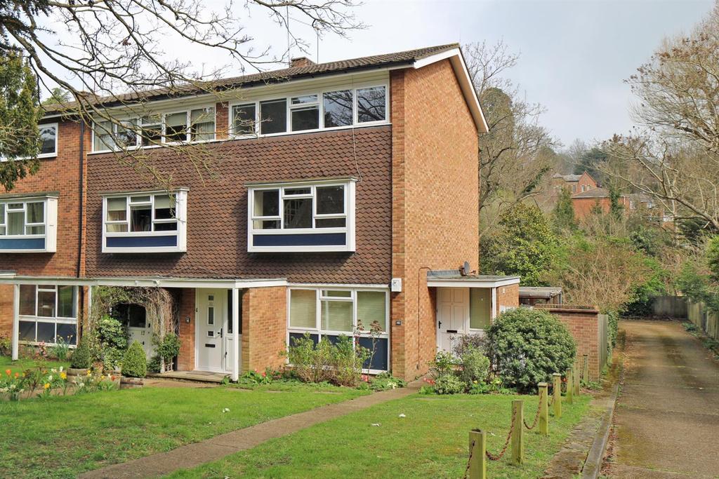 Clare Court, Lower Camden, Chislehurst 2 bed £375,000