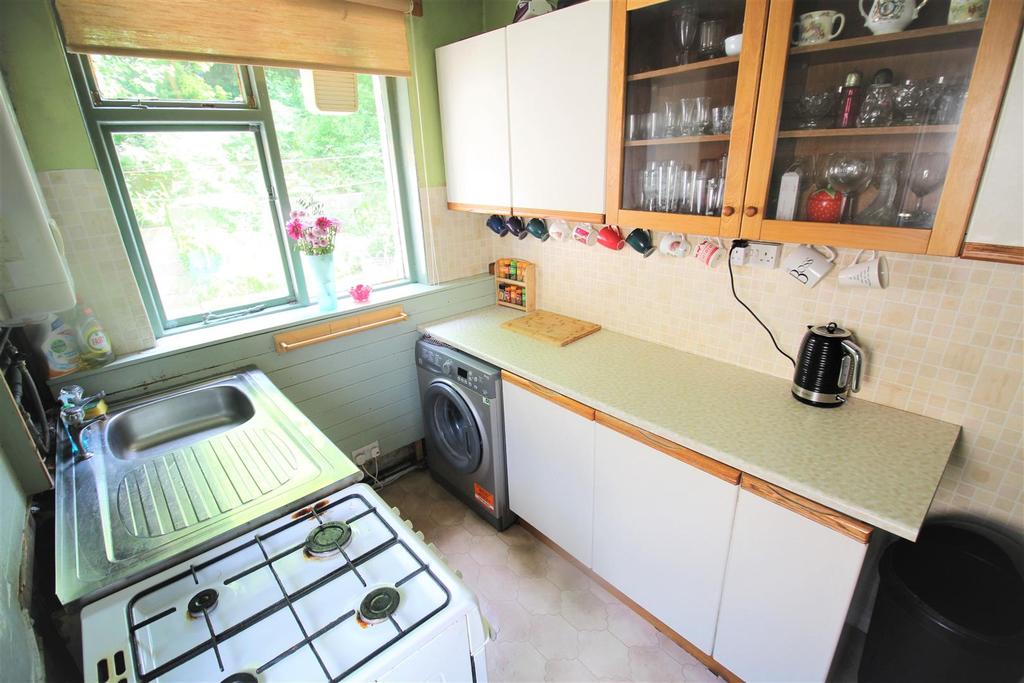 Ascot Drive, Bradford 3 bed semidetached house £140,000
