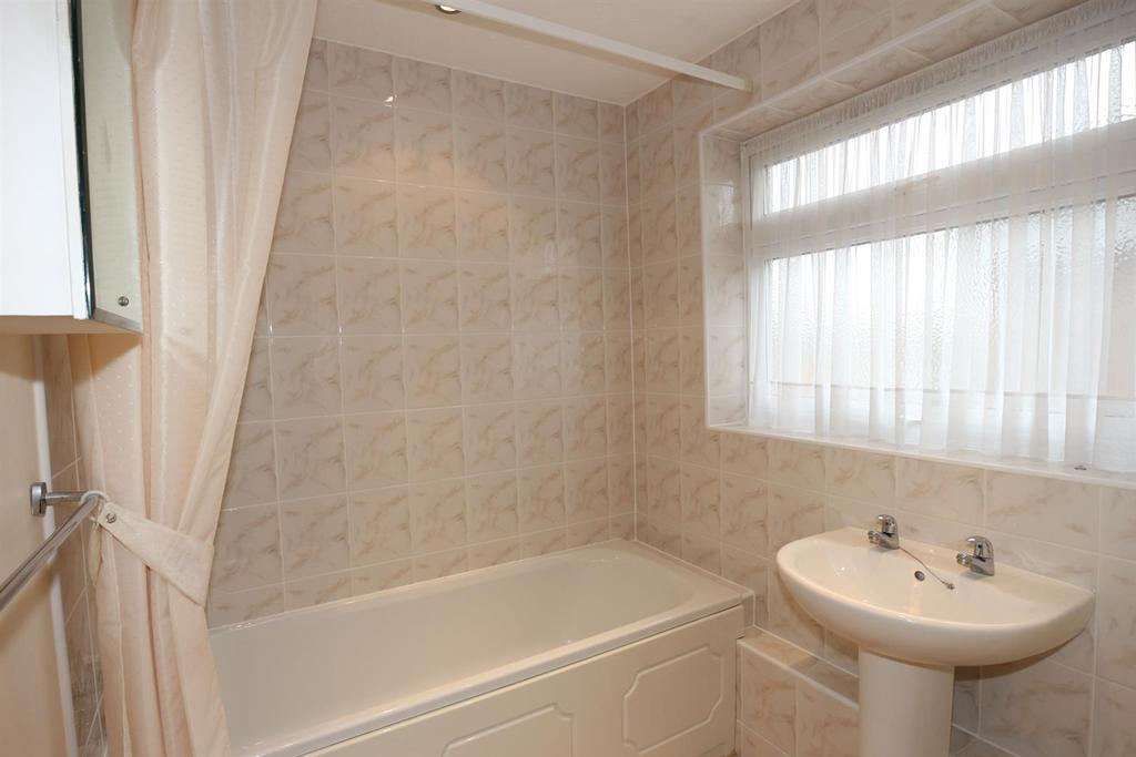 Broadheath Drive, Chislehurst 3 bed detached house £650,000