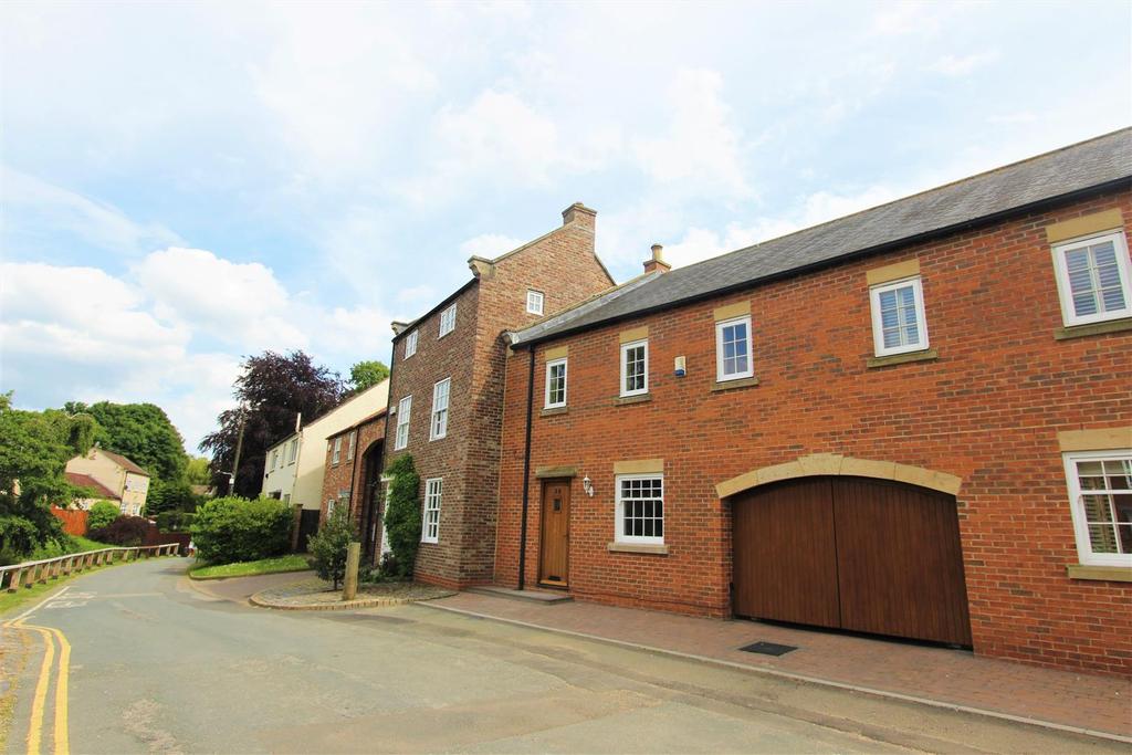 Levenside, Stokesley 4 bed terraced house £975 pcm (£225 pw)