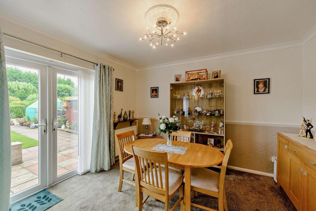 Weston Road, Lichfield 3 bed house £300,000