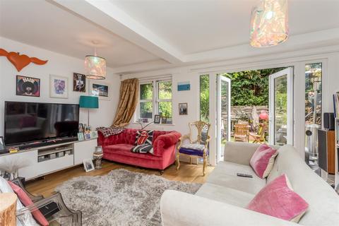 3 bedroom house for sale - Station Road, Brighton