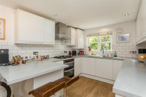 3 bedroom house for sale - Station Road, Brighton