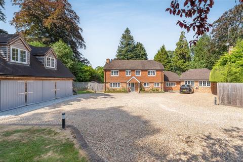 17 Holmes Close, Ascot, SL5 9TJ