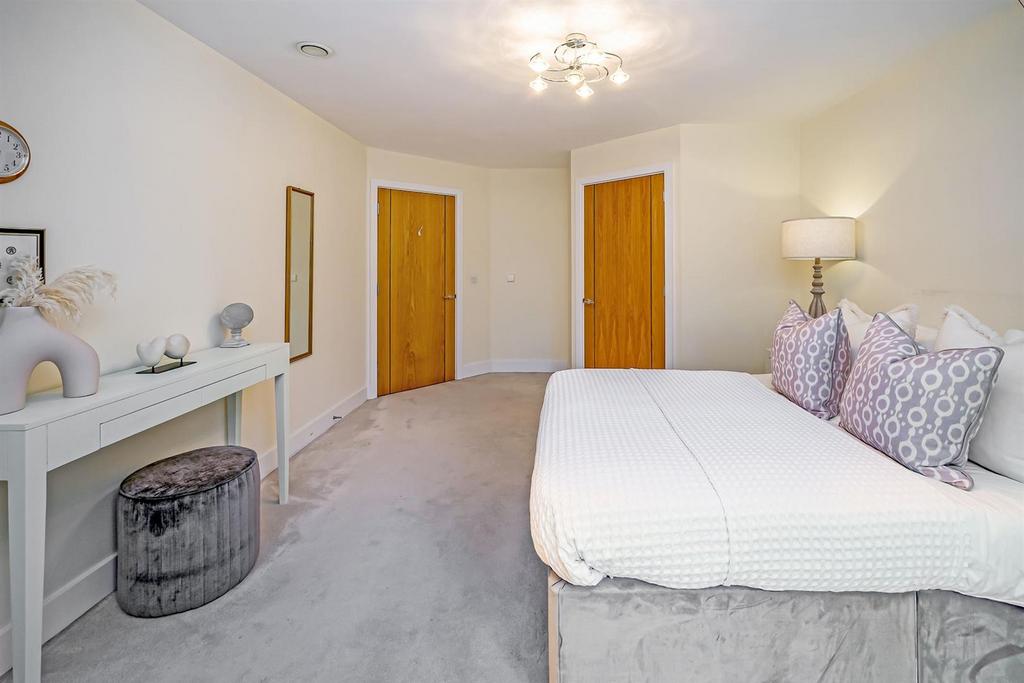 03-1bd6 JPH 36 Swith House Maidenhead-4-medium.jpg