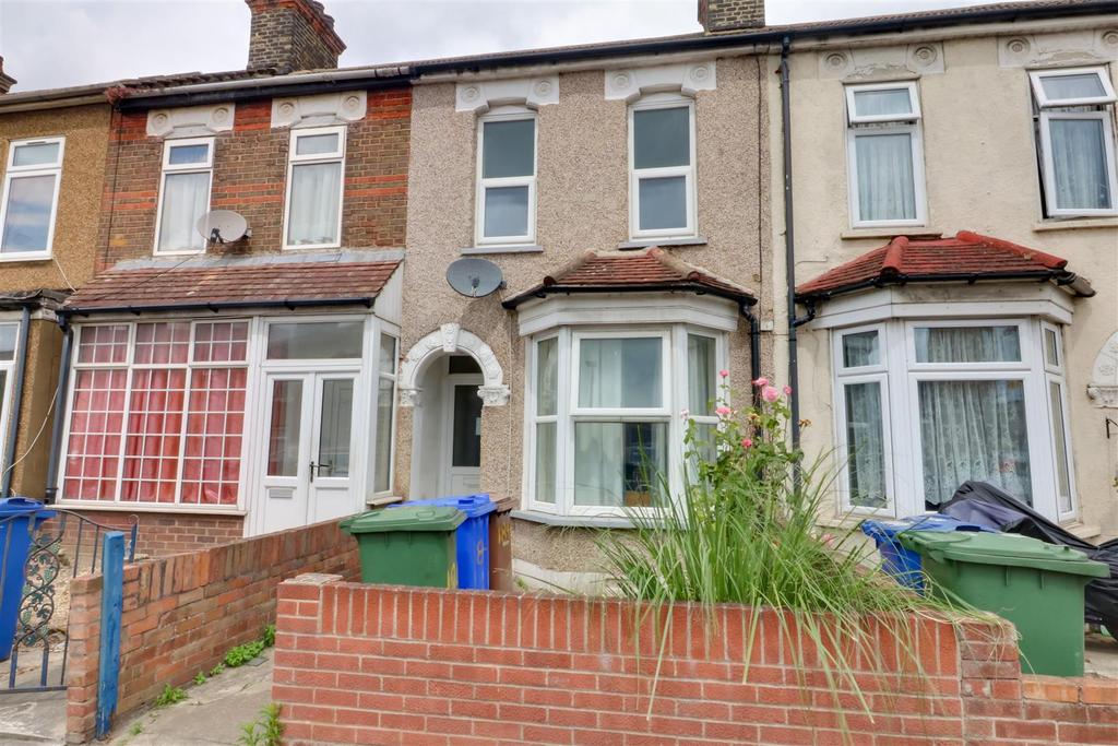 London Road, Grays 3 bed terraced house for sale £335,000