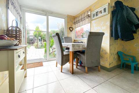 60 Windmill Grove, Portchester, Fareham, PO16 9HJ