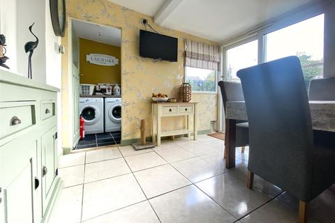 60 Windmill Grove, Portchester, Fareham, PO16 9HJ