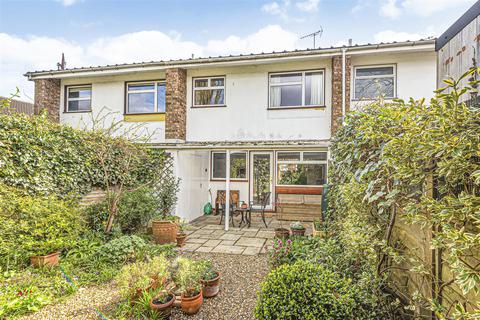 8 Avington Close, Guildford, GU1 1SL