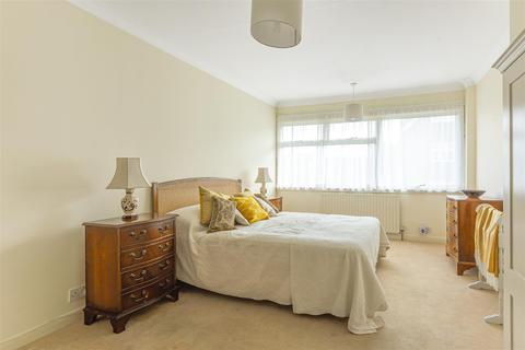 8 Avington Close, Guildford, GU1 1SL