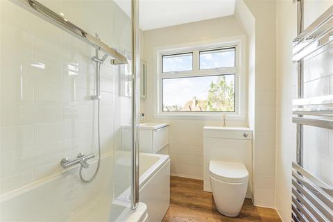 8 Avington Close, Guildford, GU1 1SL