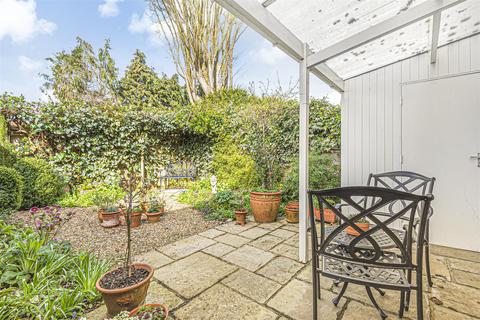 8 Avington Close, Guildford, GU1 1SL
