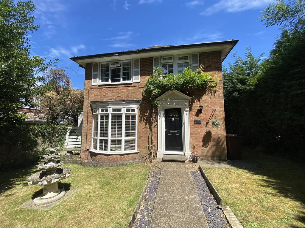 Mierscourt Road, Rainham 3 bed house £1,600 pcm (£369 pw)