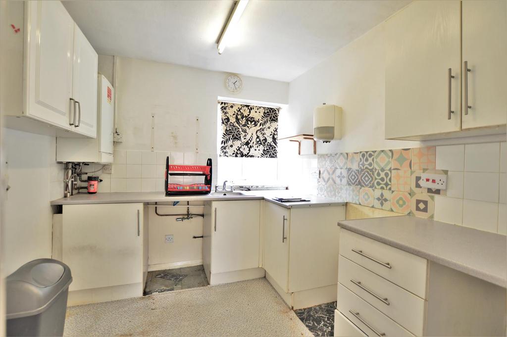 Regent Court, Stoke Poges Lane, Slough 2 bed £250,000