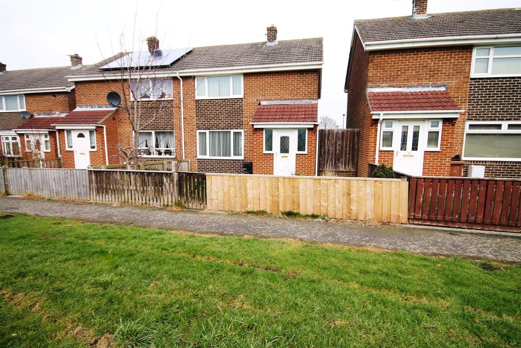 Cragdale Gardens, HettonLeHole, Houghton Le Spring 2 bed semi