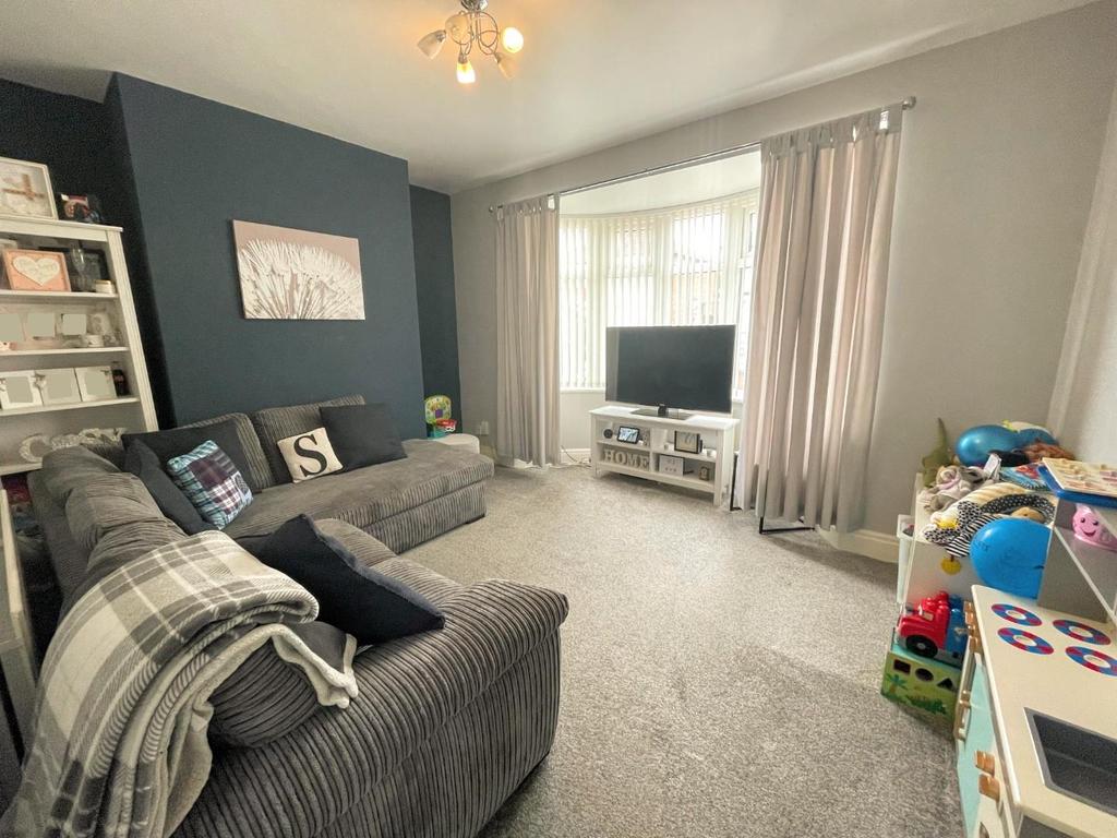 Park Crescent, Darlington 2 bed semidetached house £140,000