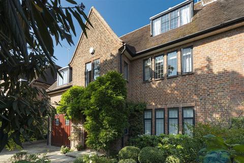 55 Southway, London, NW11 6SB