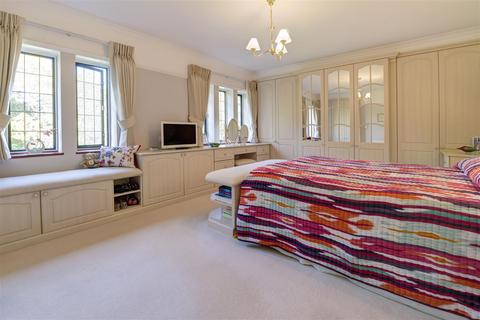 55 Southway, London, NW11 6SB