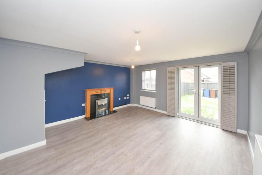 Jennings Park Avenue, Abram, Wigan... 3 bed mews £180,000